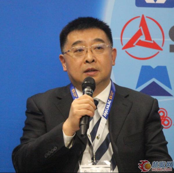 企业家对话环节，徐工集团总经理杨东升首先发言 
