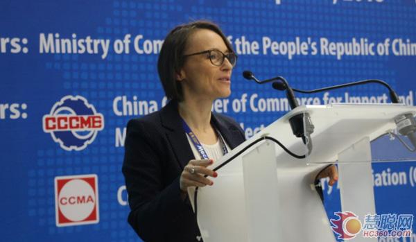 INTERMAT展销售总监VeroniqueARNAL代表主办方致辞