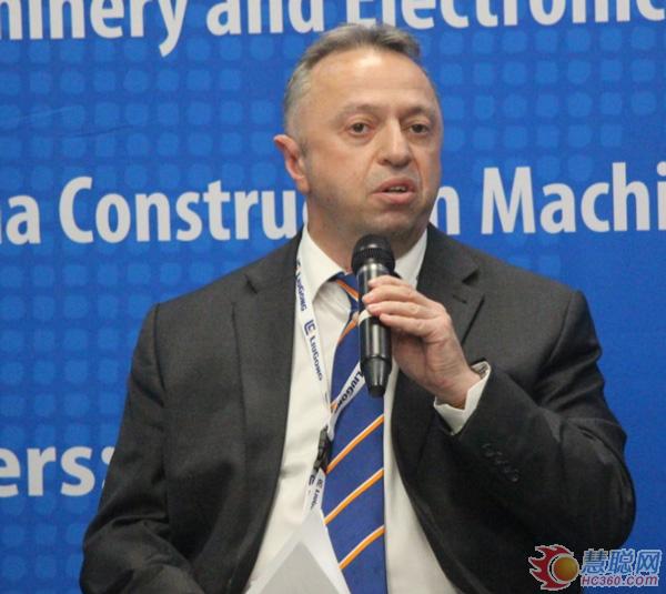  柳工欧洲有限公司及柳工锐斯塔机械有限责任公司董事长戴好威（HowardDale） 