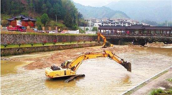 挖掘机河道清理.jpg