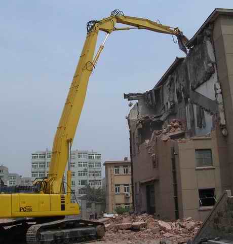 挖掘机拆楼臂