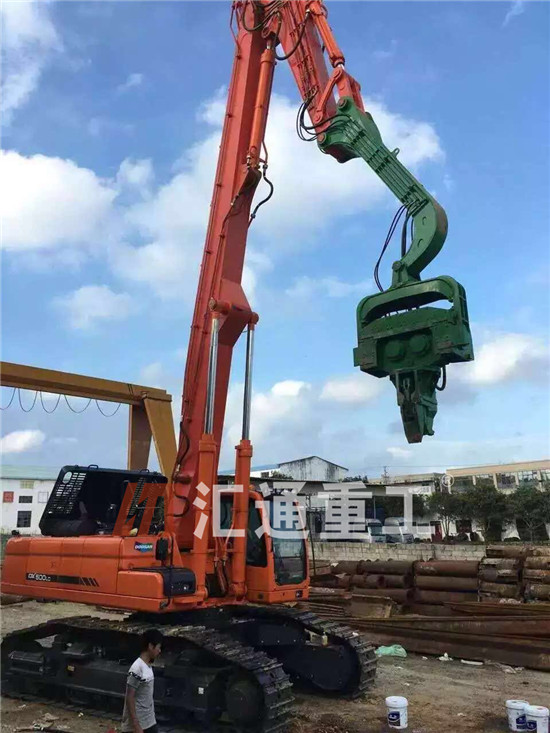钩机打桩臂.jpg