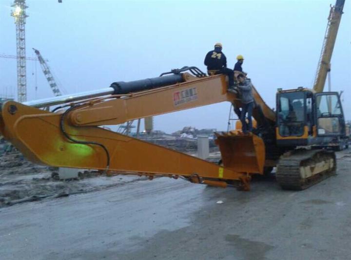 挖掘机加长臂.jpg