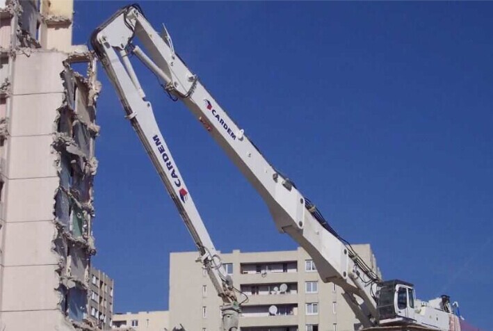 挖掘机拆楼臂.jpg